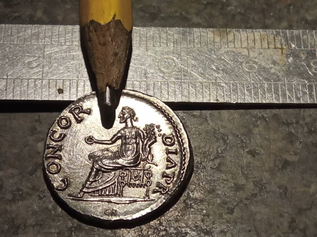reproductions de monnaies antiques Vitellius denier gravure à la main au burin et marteau denarii monnaie coin Denarius – Image 2