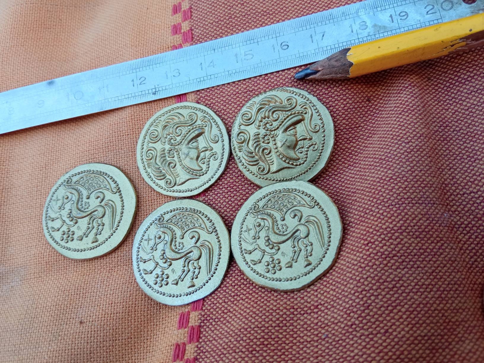 reproductions monnaies antiques gravure main burin marteau statère gaulois des parisii reproduction denarii monnaie coin Denarius – Image 4