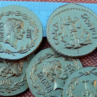 reproductions de monnaies antiques gravure à la main au burin et marteau Aureus de Brutus reproduction  denarii monnaie coin Denarius