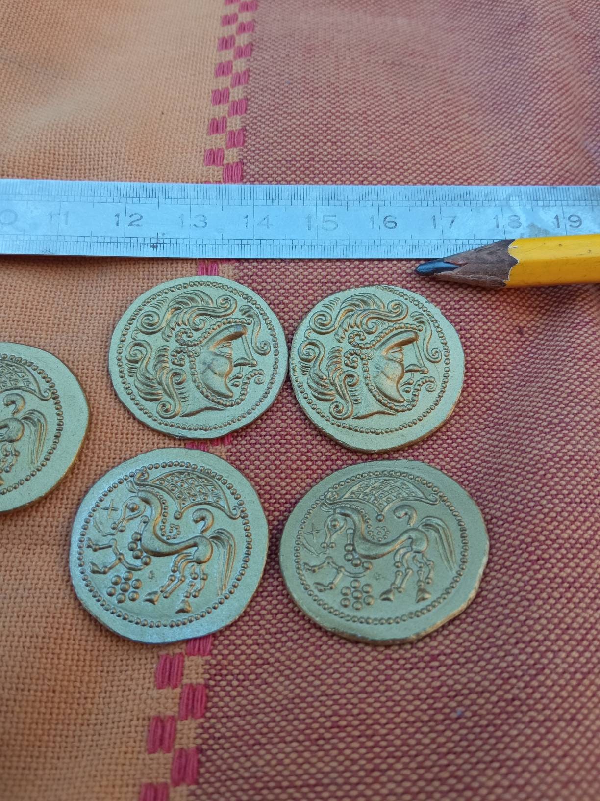 reproductions monnaies antiques gravure main burin marteau statère gaulois des parisii reproduction denarii monnaie coin Denarius – Image 3