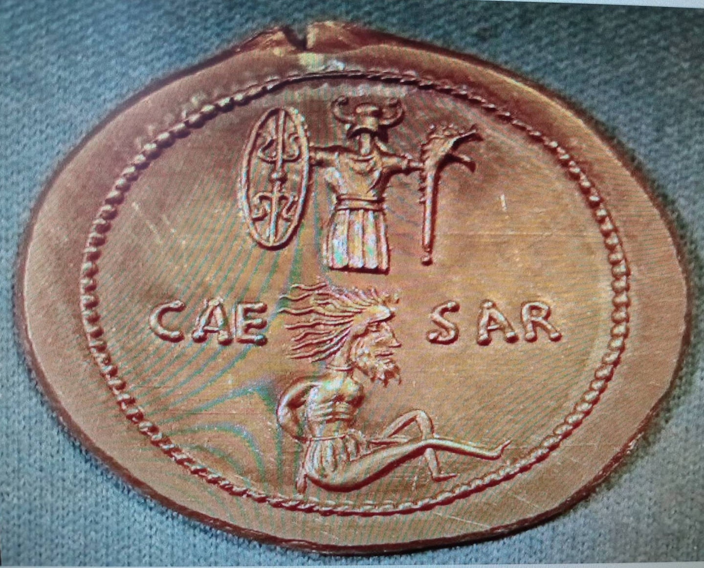 reproductions de monnaies antiques Jules caesar Vercingétorix denier gravure à la main au burin et marteau denarii monnaie coin Denarius – Image 2
