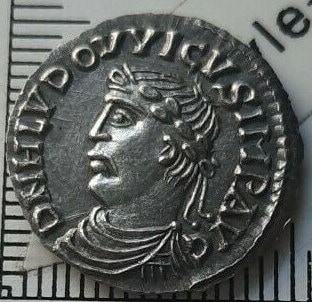 Réplique Denier Carolingien de Louis Ier le Pieux (814-840) — Monnaie Franche Médiévale — Collection Numismatique