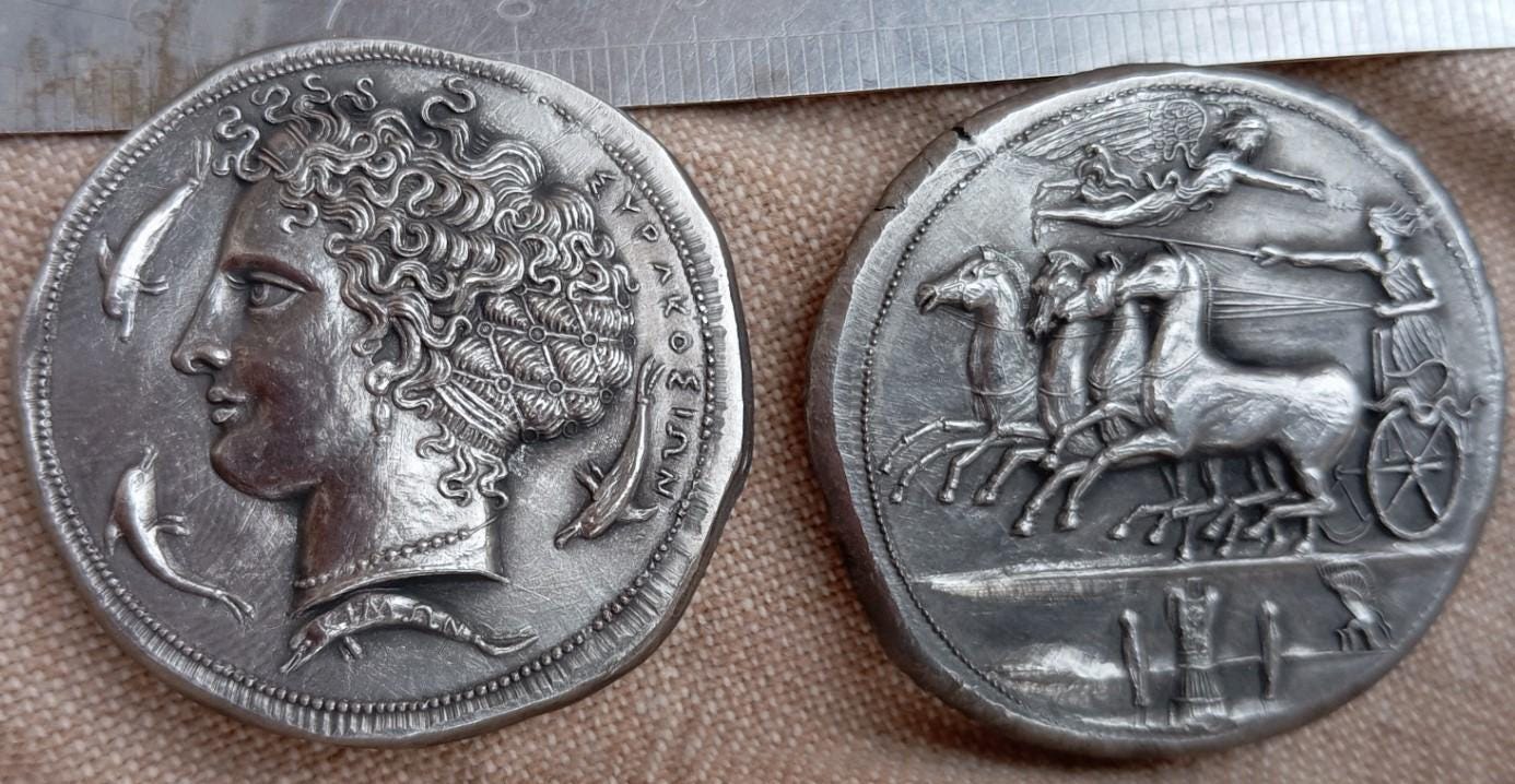 Reproduction Décadrachme Grec de Syracuse, Pièce d'Aréthuse Signée Kimon, Grèce Antique – Image 2