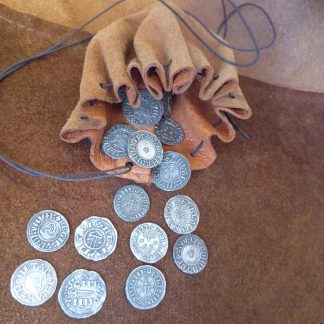 Bourse en cuire et 8 monnaies  Vikings ANGLO-SAXON  Penny Anlaf Guthfrithssondenarii coin Denarius. PL silver