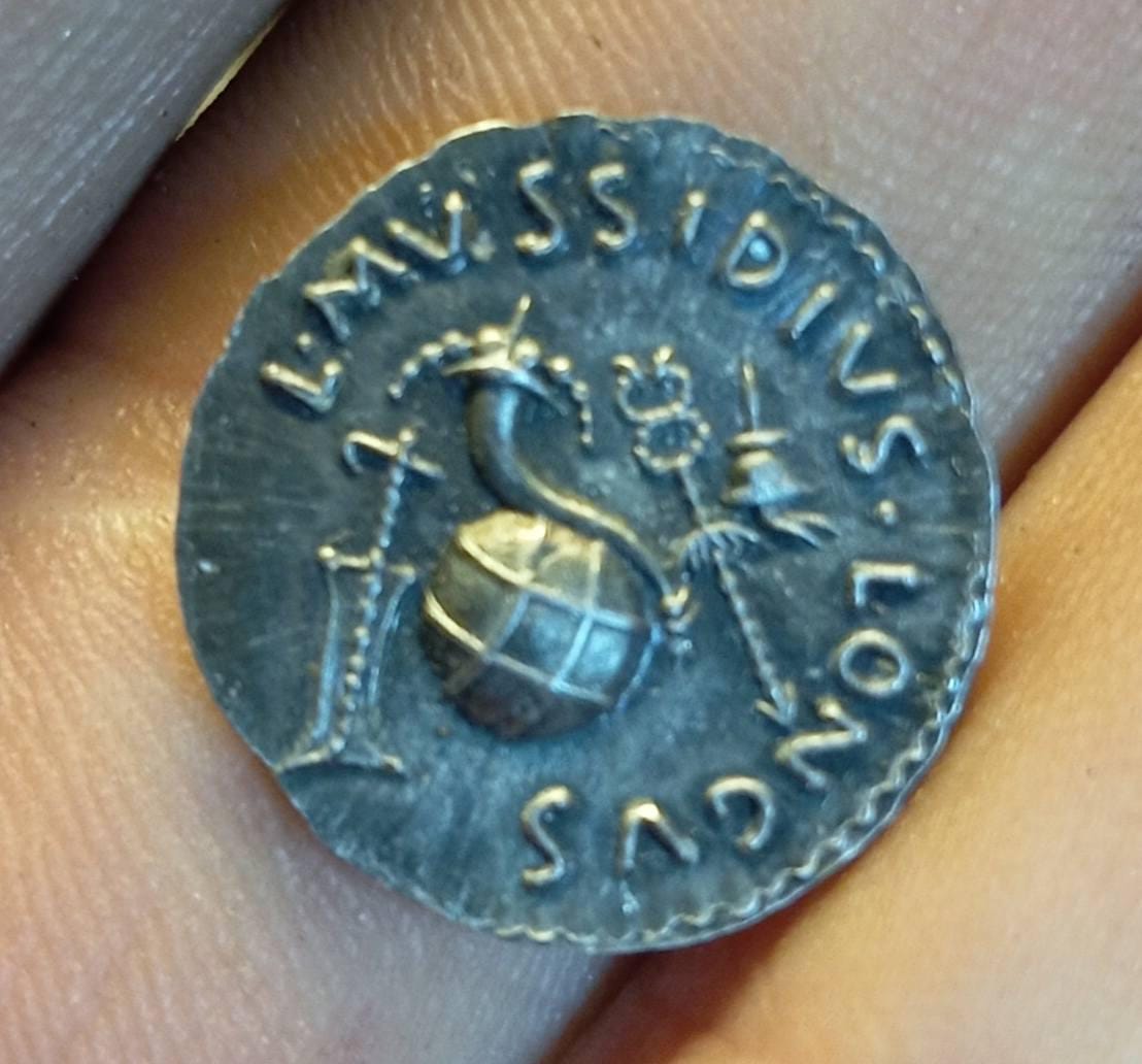 reproductions de monnaies antiques Jules caesar denier gravure à la main au burin et marteau denarii monnaie coin Denarius Jules césar – Image 3