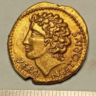 reproductions de monnaies antiques gravure à la main au burin et marteau statère gaulois de Vercingétorix denarii monnaie coin Denarius