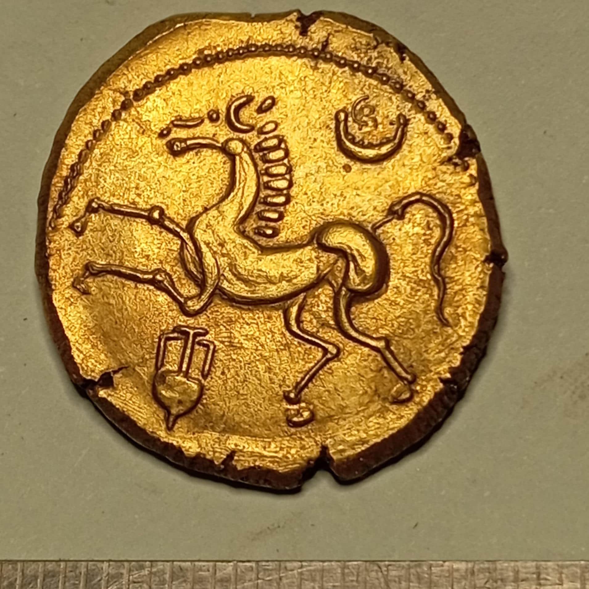 reproductions de monnaies antiques gravure à la main au burin et marteau statère gaulois de Vercingétorix denarii monnaie coin Denarius – Image 2