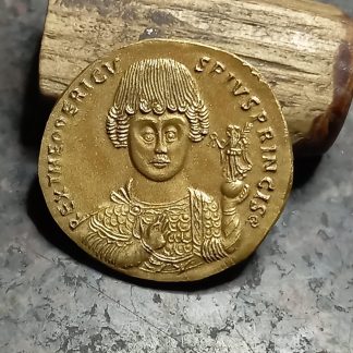 Médaillon Théodoric le Grand - Reproduction 3 Solidus - Monnaie Ostrogoth Frappée Main - Copie Antique Etain - Gravure Artisanale