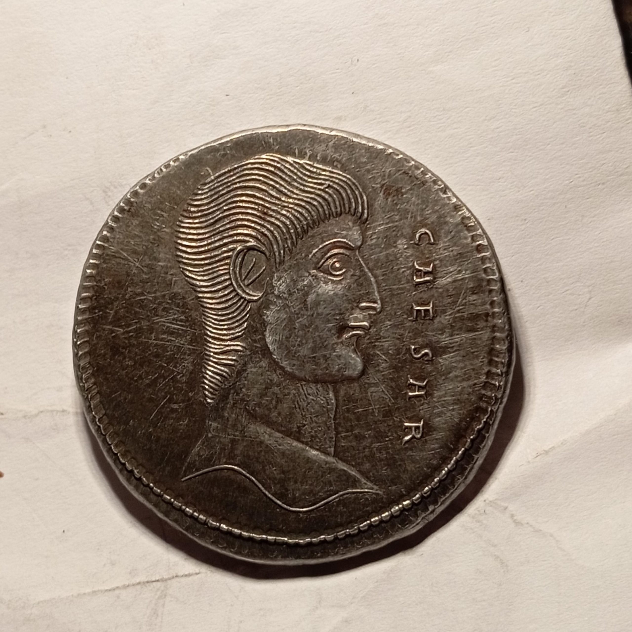 Médaillon de Constantin II à la couronne XX – Reproduction romaine artisanale en étain plaqué argent – Gravée et frappée à la main – Image 4