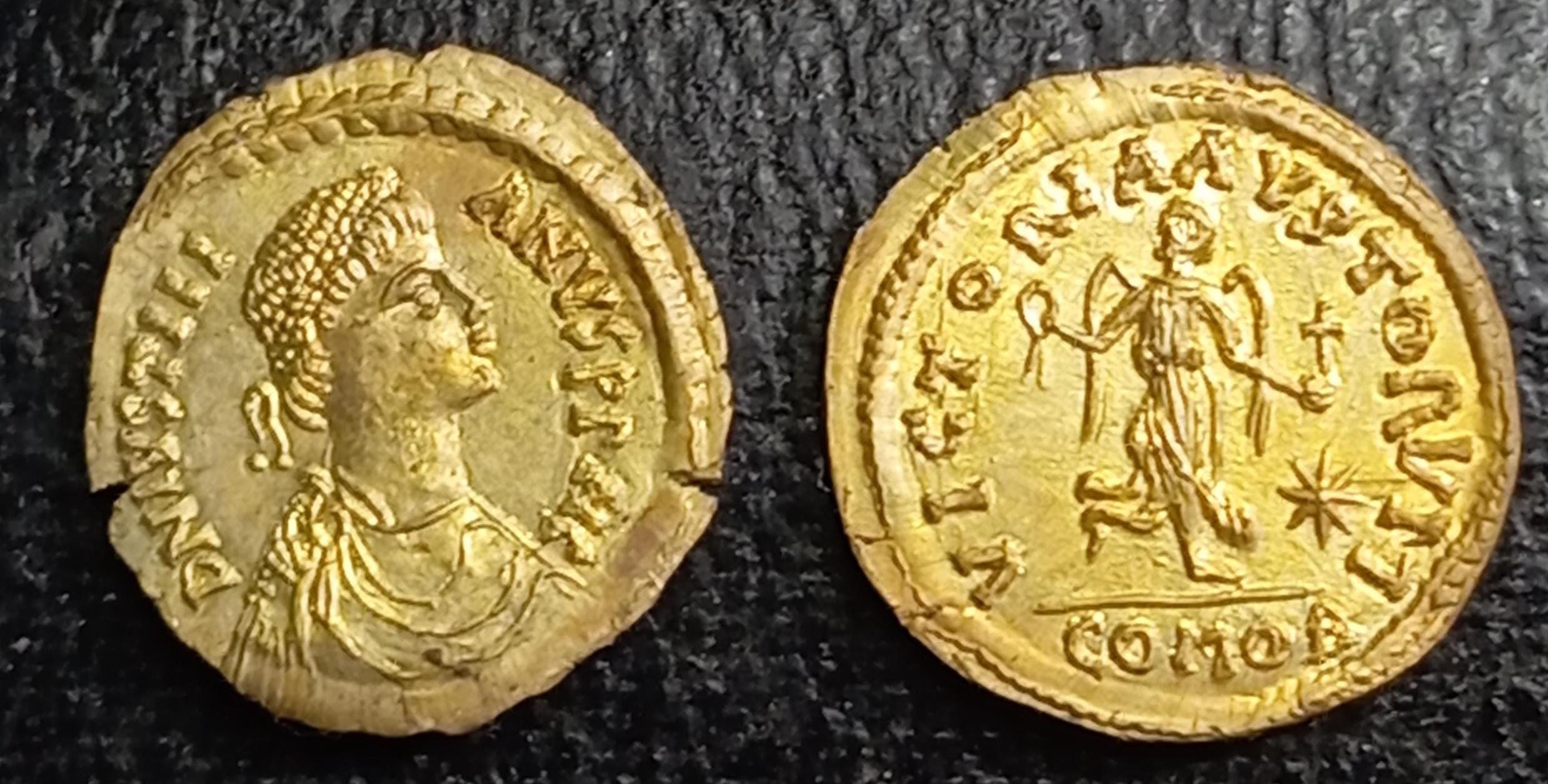 Reproduction Tremissis Vitigès 536–539 – au nom de Justinien Ier – monnaie byzantine en étain doré – gravée et frappée à la main – Image 2