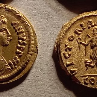 Reproduction Tremissis Vitigès 536–539 – au nom de Justinien Ier – monnaie byzantine en étain doré – gravée et frappée à la main
