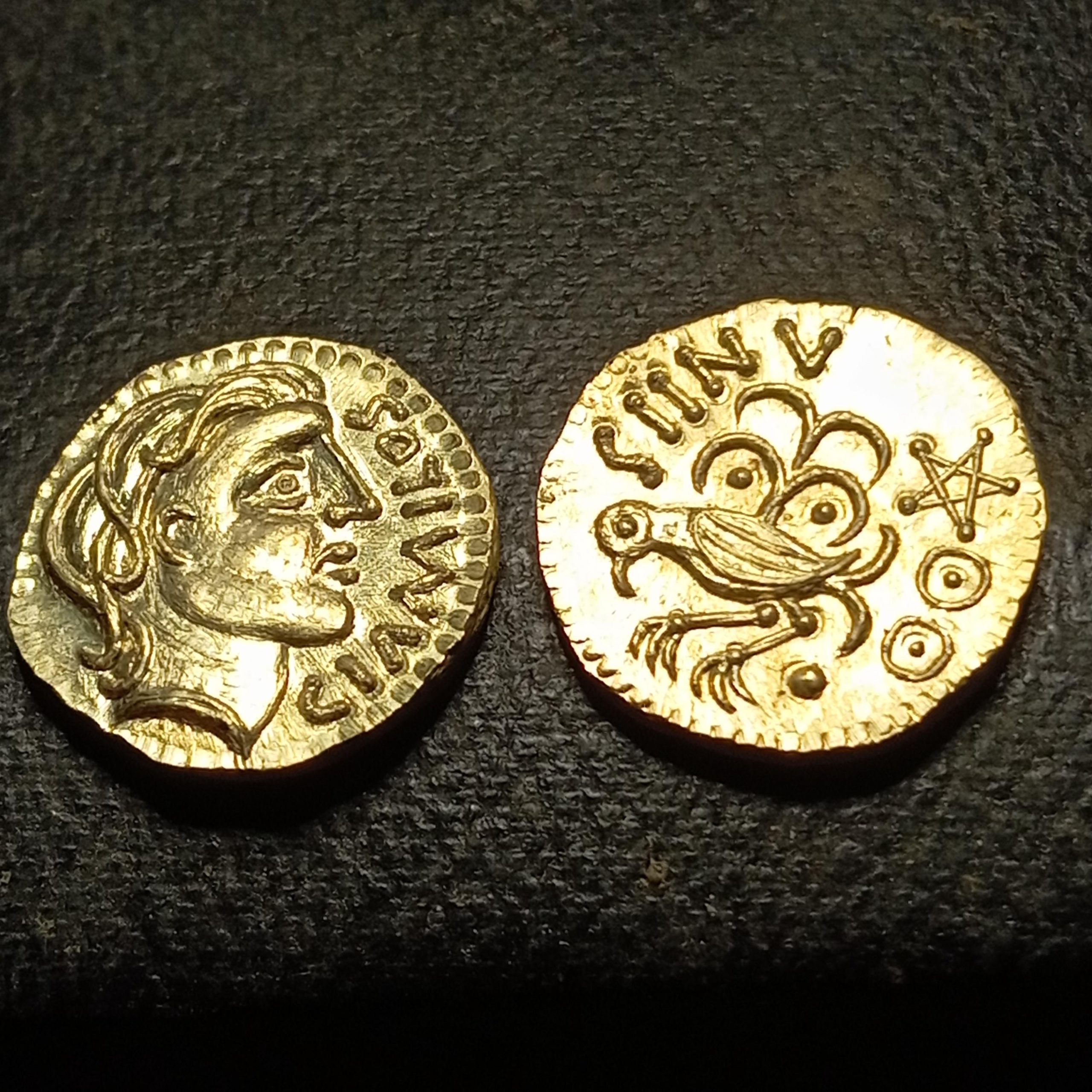 Reproduction monnaie gauloise – Senons GIAMILOS à l’oiseau – Bronze antique IIe-Ier s. av. J.-C. – Gravée main – Étamé doré – Made in France – Image 4